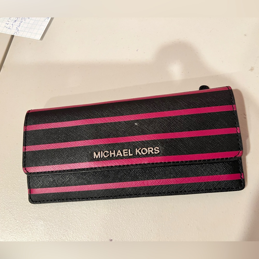 Michael Kors Wallet ✨brand new ✨